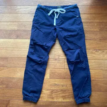 BEAMS PLUS 헬스장 팬츠