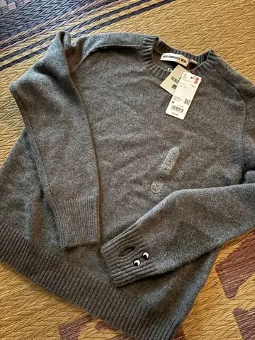 유니클로 x 안야 힌드마치 캐시미어 100% 스웨터 그레이 M