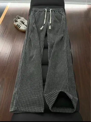 스트라이프 패턴 그레이 니트 팬츠 (허리밴딩 & 드로우 스트링)