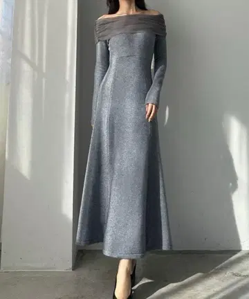 [택 포함 새상품] Louere 튤 오프숄더 플레어 니트 원피스