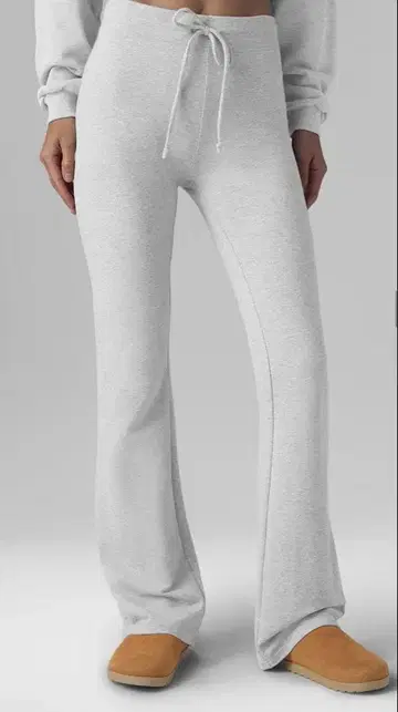 [새상품급] Alo yoga 스웨이 부츠컷 스웨트 팬츠