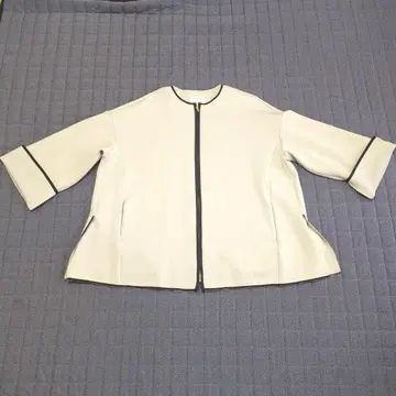 un dix cors 화이트 노카라 자켓