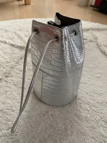 MARCO MASI 실버 버킷형 핸드백