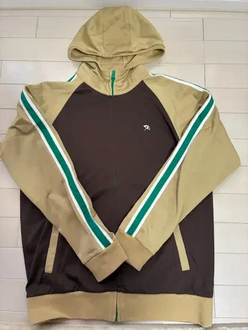 아놀드 파머 후드 부착 저지