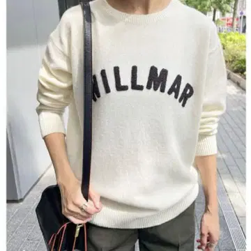 스픽앤스팬 자수 로고 니트