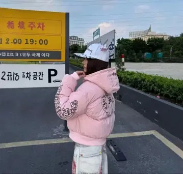 후드 부착 핑크 다운 자켓