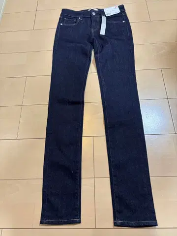 택 포함 새상품 UNIQLO 스키니 핏 테이퍼드 청바지 23