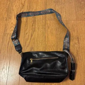 블랙 가죽 숄더백