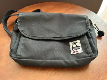 CHUMS 블랙 숄더백