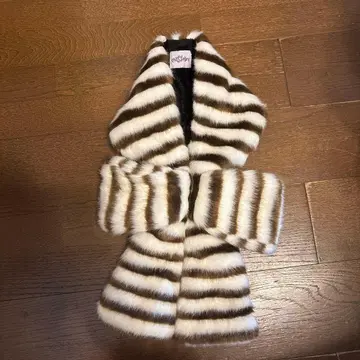 카세리니 스트라이프 퍼 숄