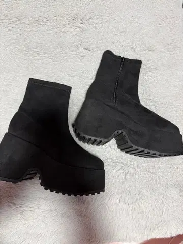블랙 플랫폼 부츠