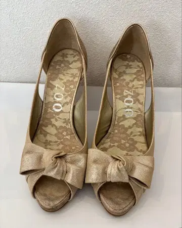 골드 오픈토 펌프스 리본 포함 tozoo