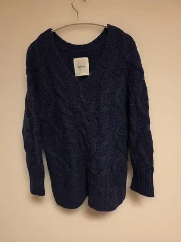 더 버지니아 네이비 V넥 니트 006