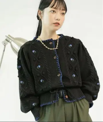 프릭스스토어 꽃 자수 니트 가디건