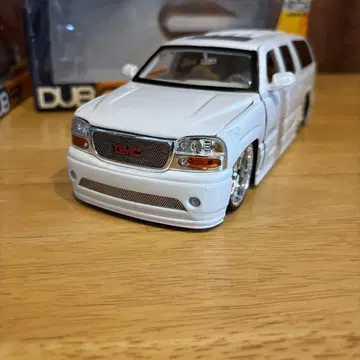 JADATOYS DUB CITY Yukon XL 화이트 1/24