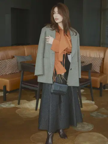 프레이 아이디 라메 도트 자카드 턱 플레어 스커트