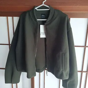 ZARA 올리브 그린 봄버 자켓
