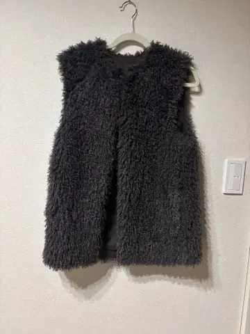 LAUTREAMONT 퍼 베스트 새상품급