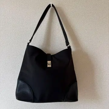 인디비 INDIVI 토트백 골드 금장 장식 인조 가죽 블랙