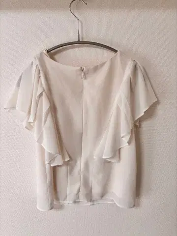 LAGUNAMOON 프릴 장식 화이트 상의