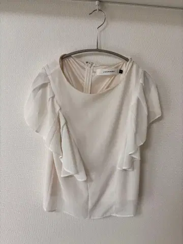 LAGUNAMOON 프릴 장식 화이트 상의