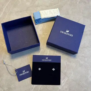 Swarovski 스퀘어컷 스터드 귀걸이