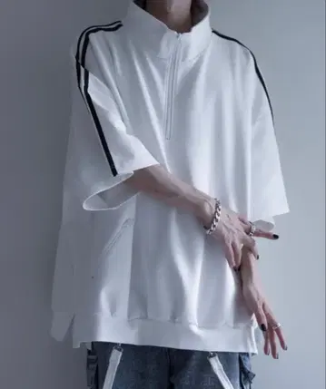 [ LILL ] 트랙 하프 지퍼 반팔 풀오버