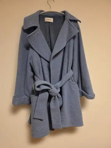 라이트 블루 체스터 코트 플리스 소재