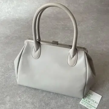 새상품급 디노스 천연 가죽 프린세스 트라야 가마구치 핸드백 그레이