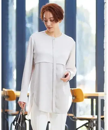 라이트 그레이 버튼 긴팔 셔츠