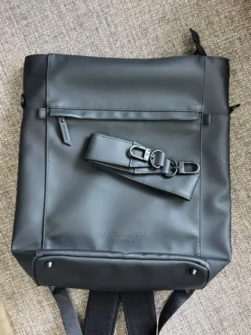 새상품급 가스통 루가 백팩 블랙