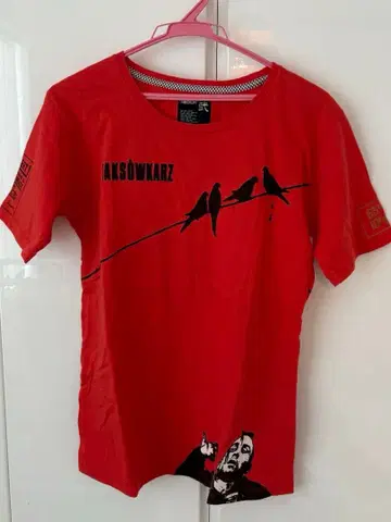 빨간 새 프린트 T셔츠 M 사이즈