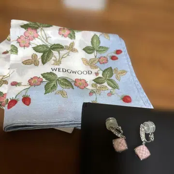 미사용! WEDGWOOD 스트로베리 패턴 손수건과 귀찌 세트