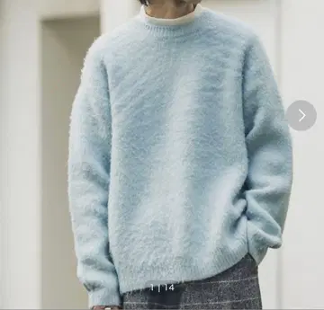 라이트 블루 크루넥 니트 스웨터