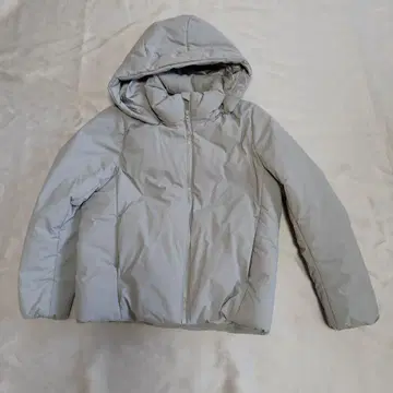 라이트 그레이 후드 부착 다운 자켓