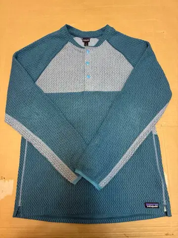 파타고니아 R1 에어 헨리 M 사이즈