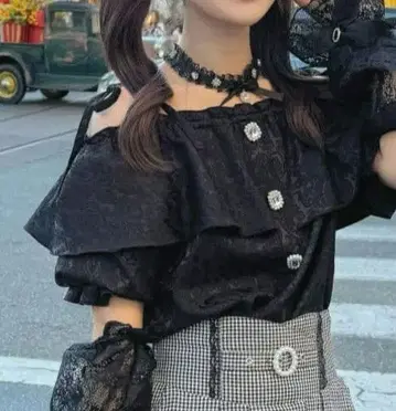 마시로 아리스 x 시마무라 오프숄더 블라우스