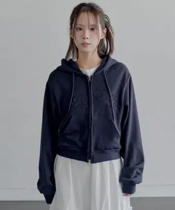 이번 시즌 신상 프론트 플라워 와펜 2WAY 지퍼 후드 크롭 후드티