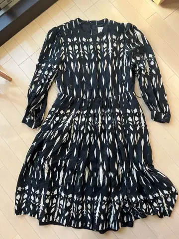 스마호 이토 블랙 화이트 무늬 원피스