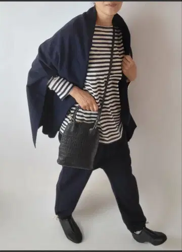 블랙 가죽 숄더백 골드 지퍼