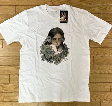 그라니프 라라아 T셔츠 S 사이즈