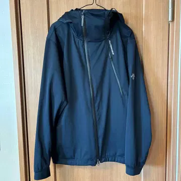 데상트 소프트 테크 자켓 후드 부착