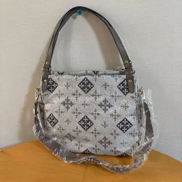 러셋 그레이 계열 무늬 숄더백