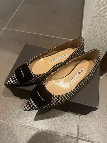 펠리코 37 체크 무늬 플랫슈즈