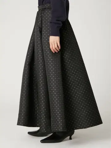 택 포함 새상품 이번 시즌 신상 라메 마틀라세 턱 플레어 스커트