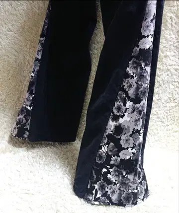 리메이크 블랙 데님 재구축 도킹 플레어 팬츠 꽃무늬