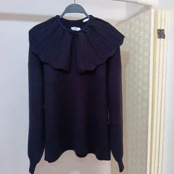 새상품 로리즈팜 프릴 장식 블랙 니트 스웨터