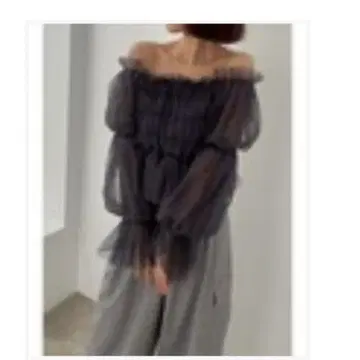 SNIDEL 다크 블루 프릴 상의