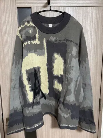 INTERIOR WITH EASEL/Twilight 23ss