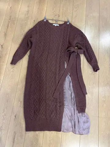 브라운 니트 원피스 긴팔 사이드 슬릿 프릴 MERCURYDUO